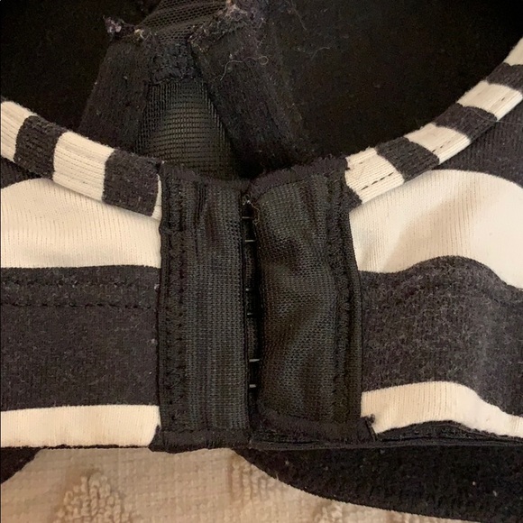 Black and White Stripe Victoria Sport Bra VS 34C - Picture 3 of 5